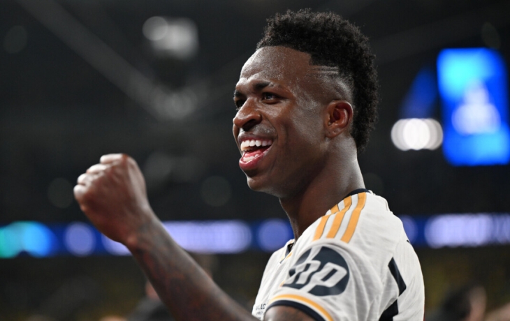 Винисиус Жуниор посетил матч НБА в Нью‑Йорке и совершил обмен с Хартом Винисиус Жуниор посетил матч НБА в Нью‑Йорке и совершил обмен с Хартом