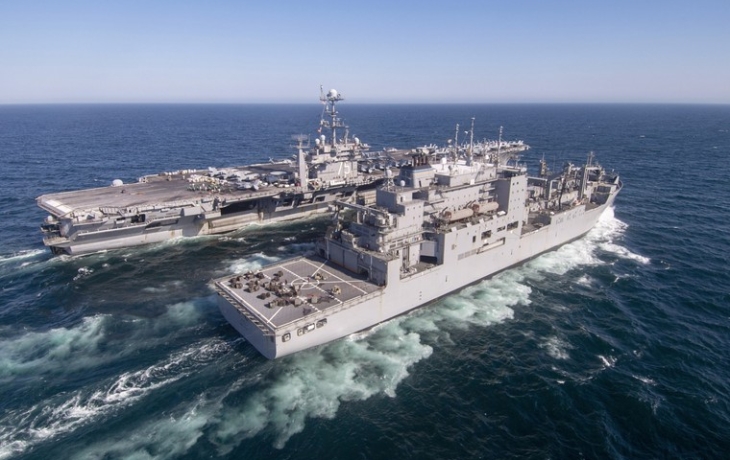 Авианосцы ВМС США подверглись атаке ракет и БПЛА
