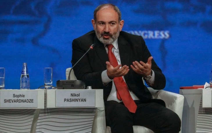 Пашинян позвонил Макрону после согласования договора с Баку