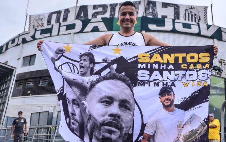 Неймар в &laquo;Сантосе&raquo; взял номер, под которым играл Пеле