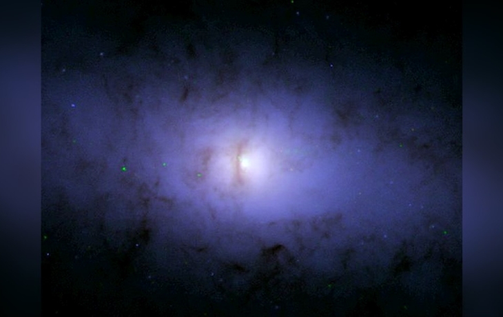 Уникальную черную дыру нашли астрономы: у нее странная ориентация Уникальную черную дыру нашли астрономы: у нее странная ориентация