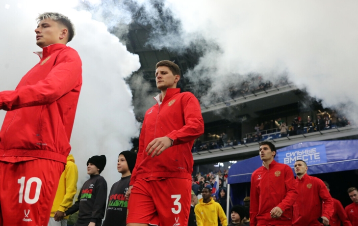 &laquo;Половина сборной России по футболу легко бы играла в топ‑лигах Европы и показывала бы хороший уровень&raquo; &mdash; Булыкин