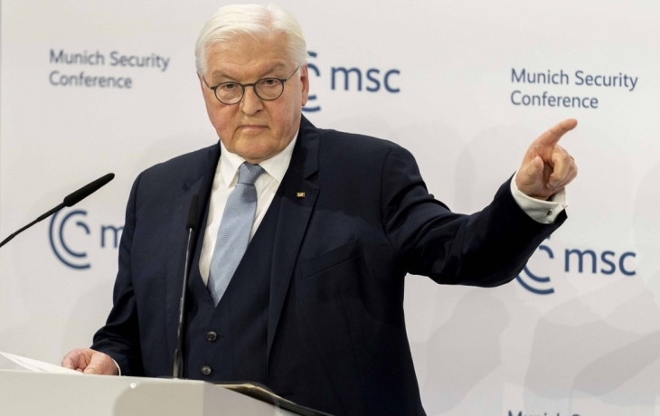 &laquo;Олени под светом фар&raquo;: президент Германии высмеял европейских коллег