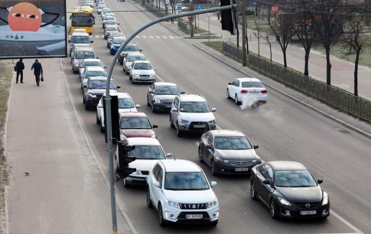 Люди в панике бегут, в Киеве километровые пробки: что происходит?