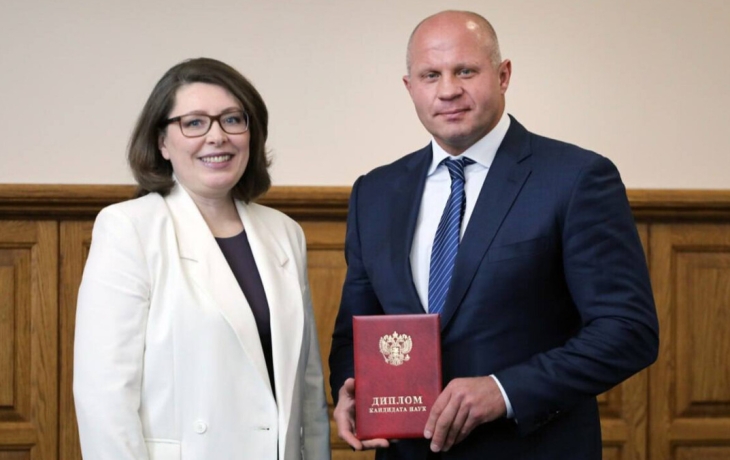 Федор Емельяненко сообщил, что получил диплом кандидата педагогических наук