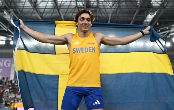 Швед Дюплантис в третий раз подряд выиграл чемпионат мира в помещении