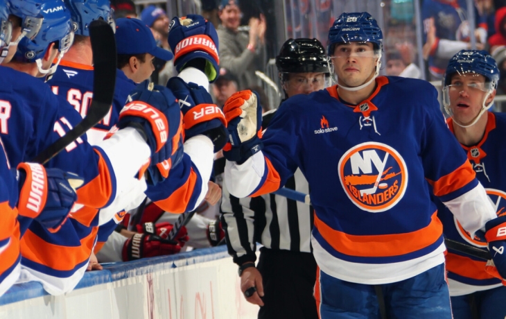 &laquo;Айлендерс&raquo; обыграли &laquo;Колорадо&raquo; в матче НХЛ, Романов забросил шайбу