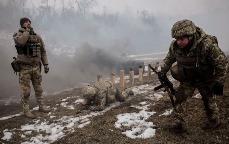 Бойцы ВСУ &laquo;посыпались&raquo; из машины после атаки под Красноармейском