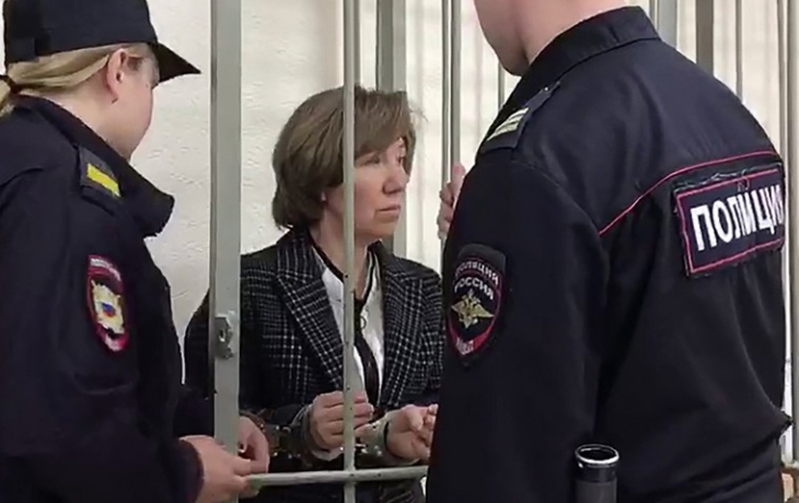 Шиковала за счет бедных студентов? Откуда миллионы у псковского ректора