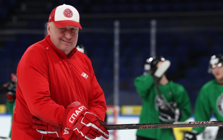 &laquo;Сборная России нормально бы выступила на МЧМ. Думаю, она составила бы конкуренцию самым сильным соперникам&raquo; &mdash; тренер Александр Барков