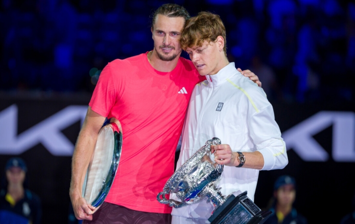 Зверев опубликовал фото с Синнером из самолета: &laquo;Ну, хоть здесь я впереди него&raquo;