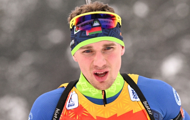 Биатлонист Смольский показал лучший результат в квалификации Гонки чемпионов в Рязани