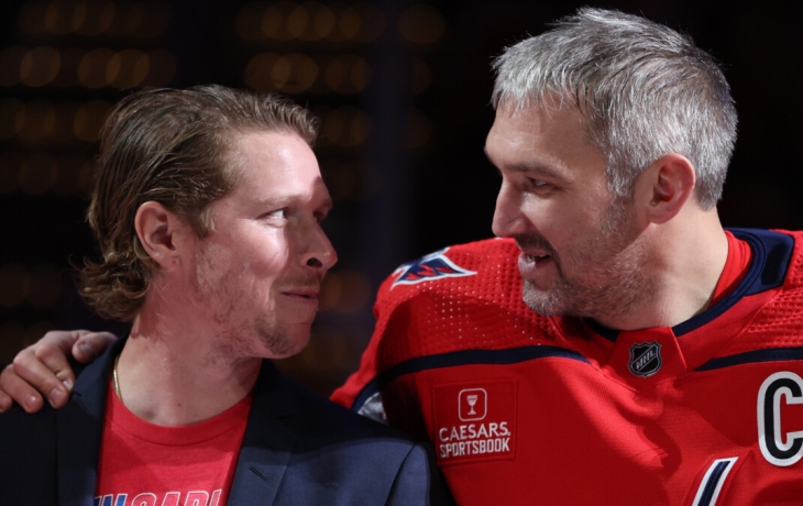 Овечкин показал, как празднует с Бэкстремом рекордную шайбу в НХЛ