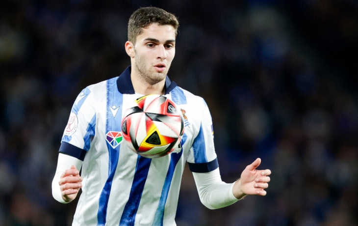 Захарян тренируется индивидуально и пропустит матч с «Валенсией», сообщили в клубе Захарян тренируется индивидуально и пропустит матч с «Валенсией», сообщили в клубе