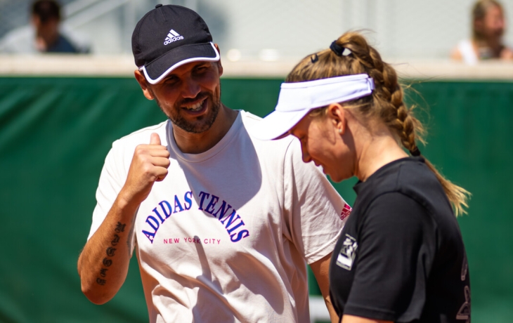 Тренера Рыбакиной дисквалифицировали на год за проявления агрессии — СМИ Тренера Рыбакиной дисквалифицировали на год за проявления агрессии — СМИ