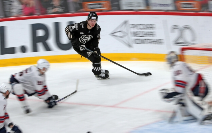 Лучший снайпер &laquo;Трактора&raquo; в регулярном чемпионате КХЛ Кравцов пропустит четвертый матч серии плей‑офф с &laquo;Адмиралом&raquo;