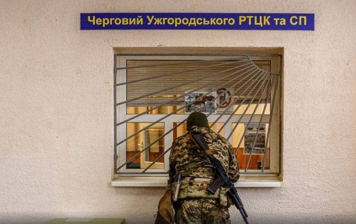 Украинские военкомы забрали отца у младенца