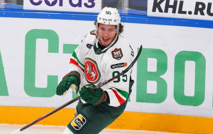 &laquo;Бросай кепки и ничего не бойся&raquo;. Форвард &laquo;Ак Барса&raquo; Галимов поддержал 10‑летнего фаната, которого задержали на игре со СКА