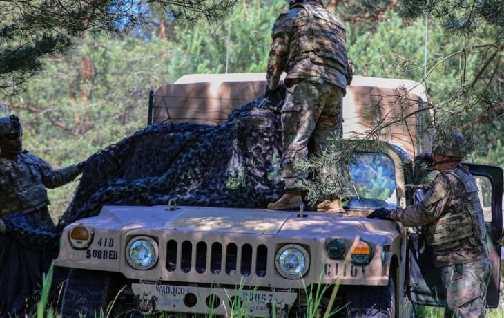 Бойцы ВС РФ вдребезги разнесли броневик из США под Курском