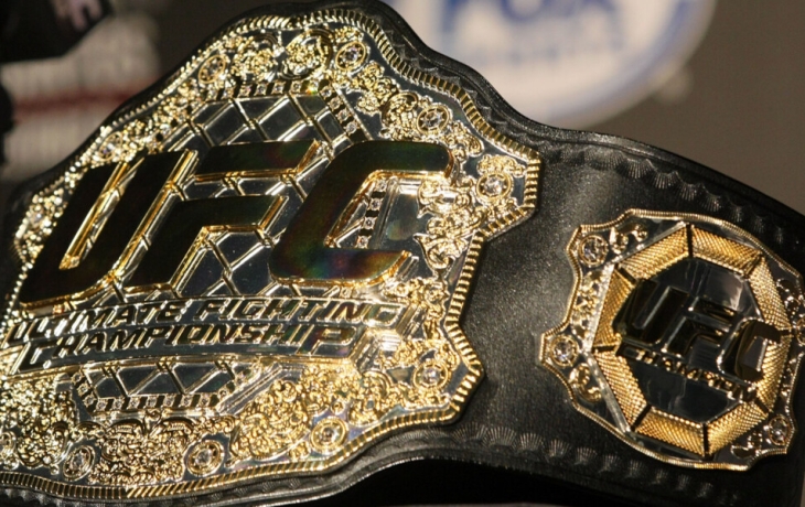Казахский боец Алмахан одержал первую победу в UFC, отправив в нокаут Катону