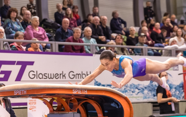 Гимнастка Чусовитина в 49 лет завоевала бронзу на этапе Кубка мира