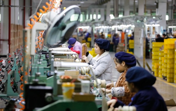 Китаянку уволили за уход с работы на одну минуту раньше положенного Китаянку уволили за уход с работы на одну минуту раньше положенного