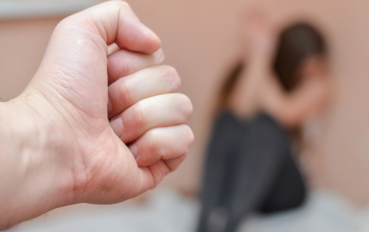 Раздели и избивали: на Урале юноши пять часов издевались над девушками Раздели и избивали: на Урале юноши пять часов издевались над девушками