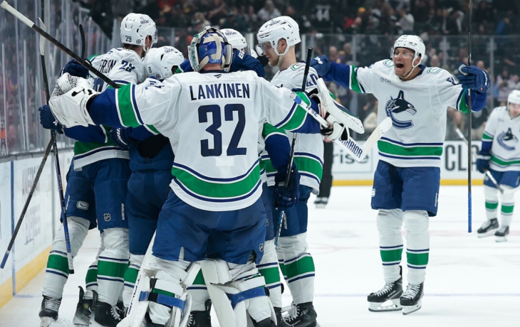 &laquo;Ванкувер&raquo; одержал первую в истории НХЛ победу, отыграв три шайбы на последней минуте