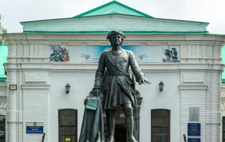 Украинские власти решили расправиться с памятником Петру I в Полтаве