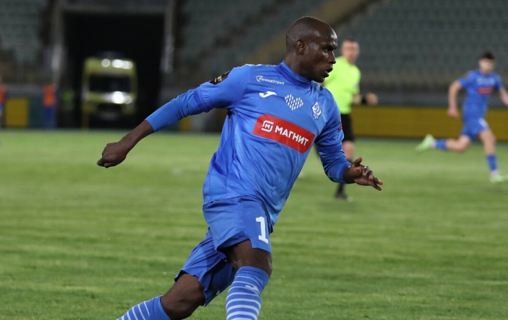 Футболист махачкалинского &laquo;Динамо&raquo; Касинтура: &laquo;К русской зиме я привык, только если в такой мороз не играть в футбол&raquo;