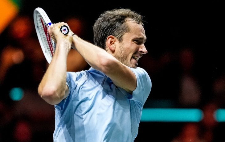 Медведев проиграл во втором раунде турнира в Роттердаме