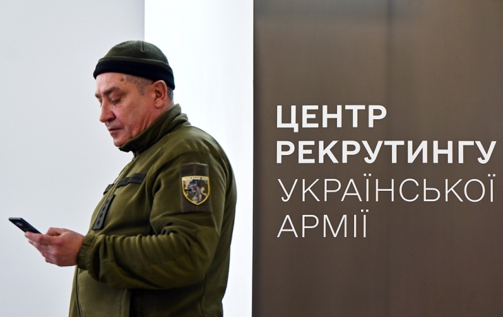 В Киеве пытались мобилизовать мужчину во время воздушной тревоги В Киеве пытались мобилизовать мужчину во время воздушной тревоги