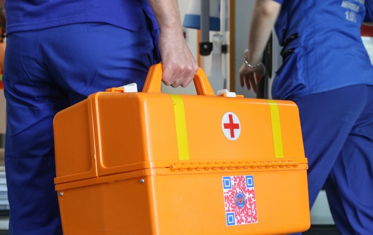 Четырехлетняя девочка налетела глазом на острый карандаш в детсаду Четырехлетняя девочка налетела глазом на острый карандаш в детсаду