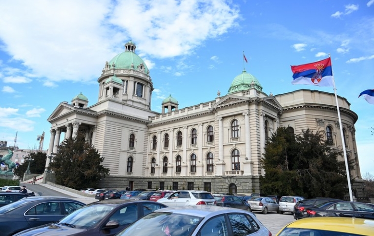 Оппозиция устроила потасовку с дымовыми шашками в парламенте Сербии Оппозиция устроила потасовку с дымовыми шашками в парламенте Сербии