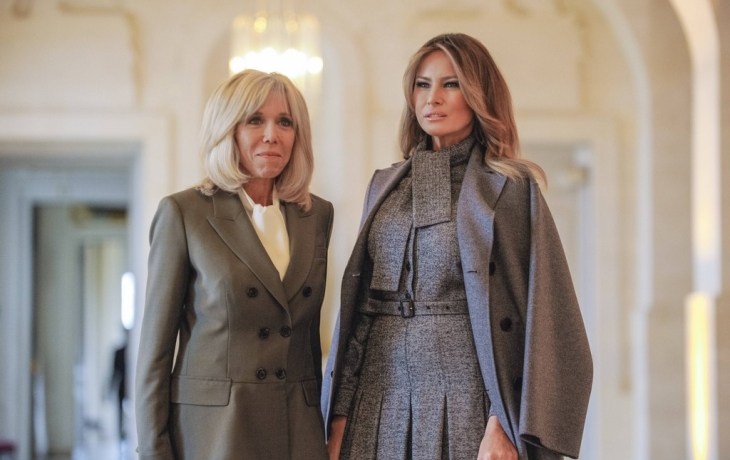 Брижит Макрон оголяет коленки, жена Трампа прячет грудь: стиль первых леди