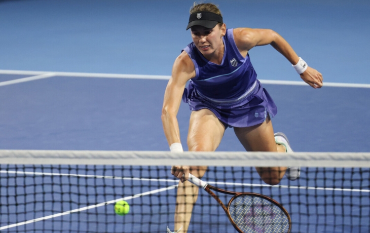 Александрова проиграла во втором круге теннисного турнира в Аделаиде