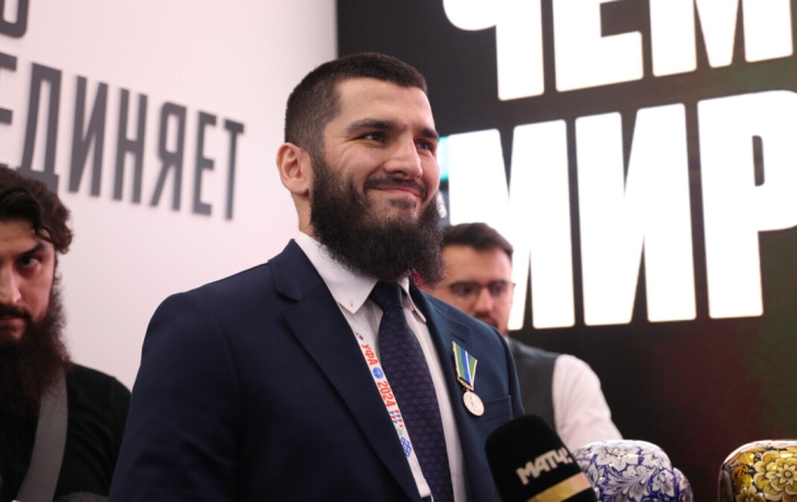 Тренер Бетербиева: «Артур не считает себя хорошим боксером? Он знает, что может стать лучше» Тренер Бетербиева: «Артур не считает себя хорошим боксером? Он знает, что может стать лучше»