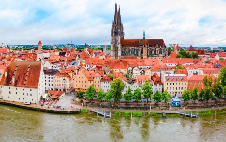 Активисты с клоунскими носами хотели сорвать выступление немецкого политика Активисты с клоунскими носами хотели сорвать выступление немецкого политика