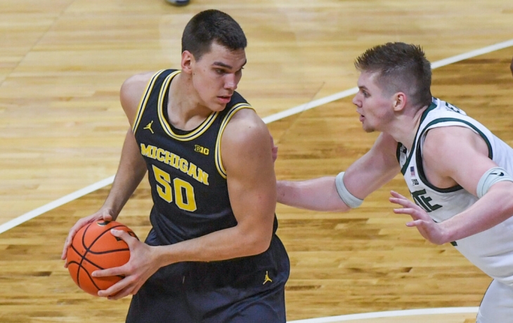 «Мичиган Вулверинз» уступил «Мичиган Стэйт» в NCAA, российский баскетболист Голдин — самый результативный игрок матча «Мичиган Вулверинз» уступил «Мичиган Стэйт» в NCAA, российский баскетболист Голдин — самый результативный игрок матча