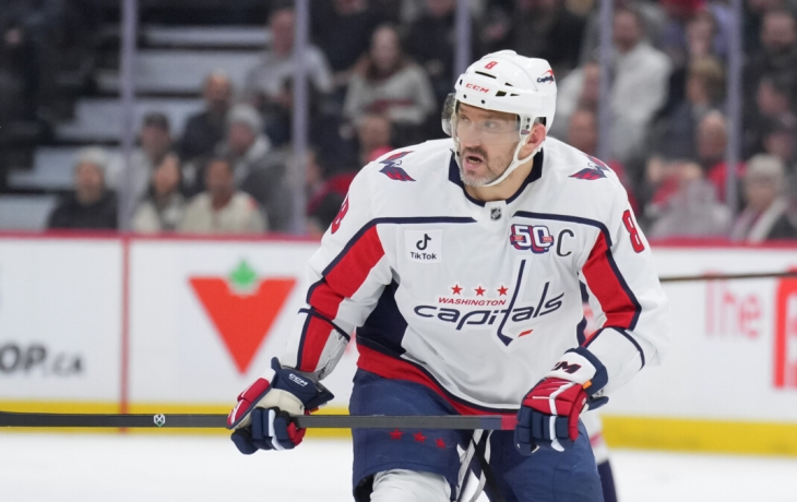 Овечкин посетил музей &laquo;Эдмонтона&raquo; и сфотографировался с джерси Гретцки