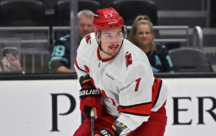 Российский защитник &laquo;Каролины&raquo; Орлов опроверг сообщения о скором переезде в КХЛ