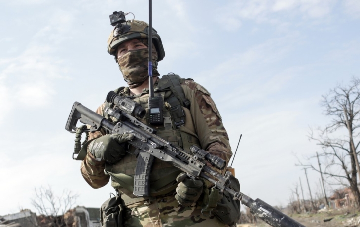 Экс-бойцы ВСУ эвакуируют жителей Селидово Экс-бойцы ВСУ эвакуируют жителей Селидово