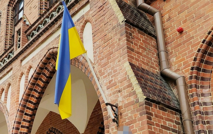 На генконсульство европейской страны пролился «дождь» из яиц и краски На генконсульство европейской страны пролился «дождь» из яиц и краски