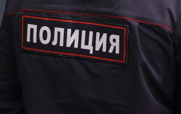Родители обвинили охранницу в нанесении школьнице раны на шее