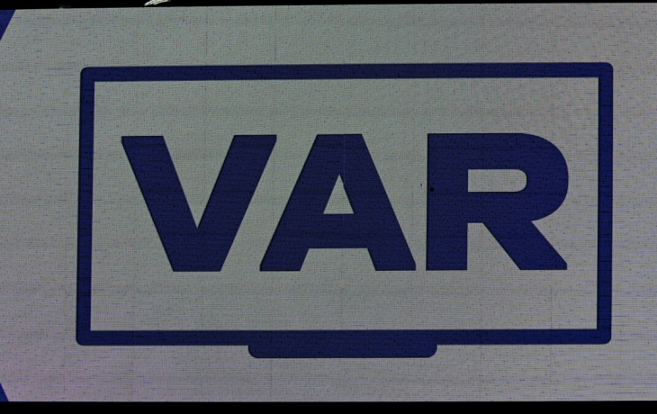 Помощник судей VAR просматривал сайт со ставками на матче чемпионата Болгарии