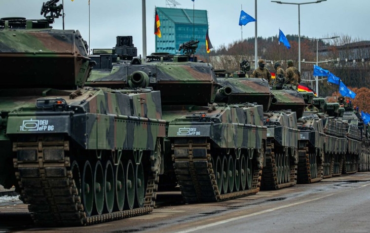 НАТО наращивает военную активность возле границ России