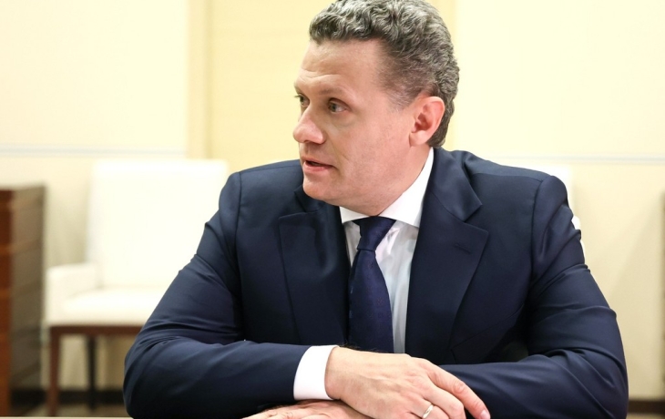 Российский губернатор приехал на встречу с детьми в куртке «командира» Российский губернатор приехал на встречу с детьми в куртке «командира»