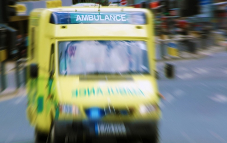 Стюардесса выпала из самолета во время подготовки лайнера ко взлету Стюардесса выпала из самолета во время подготовки лайнера ко взлету