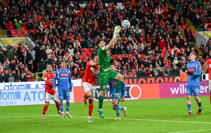 &laquo;Тяжелая была награда&raquo; &mdash; появилось видео махачкалинского &laquo;Динамо&raquo; о вратаре Магомедове, не успевшем на автобус