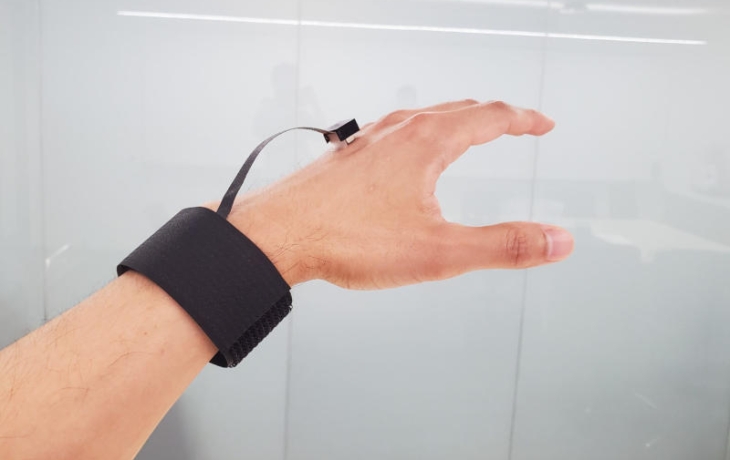 Ученые создали перчатку, с которой можно &laquo;ощущать&raquo; объекты в виртуальной реальности